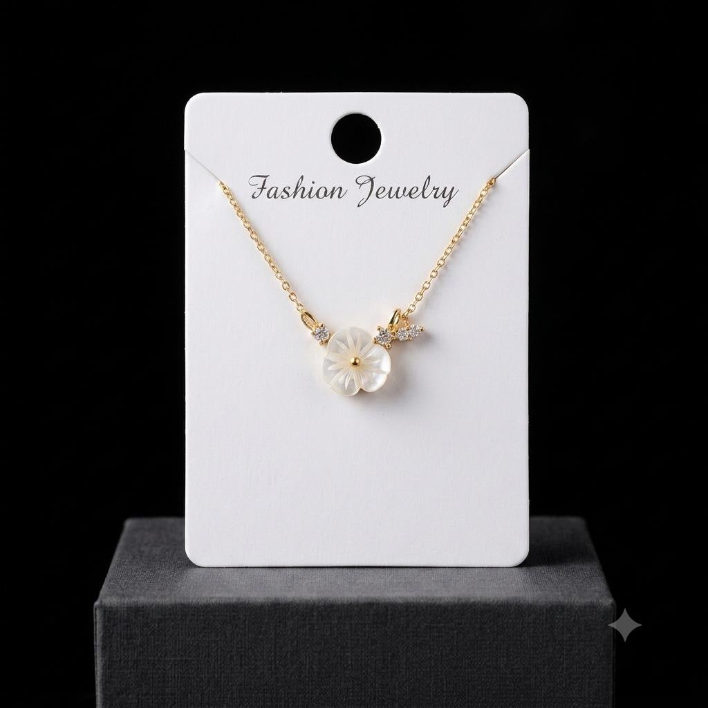 WHITE FLOWER NECKLACE