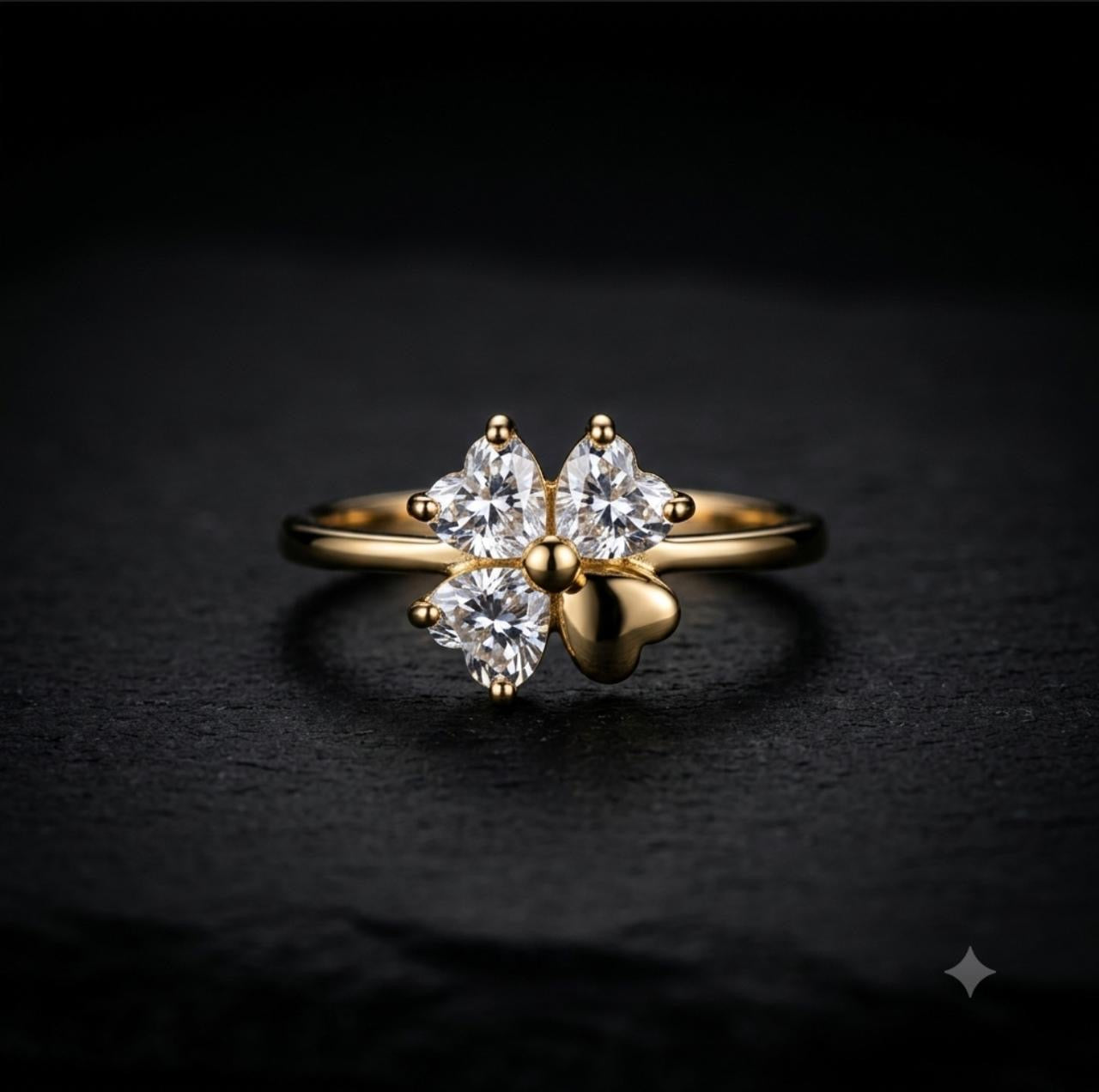 EVERLY CLOVER RING