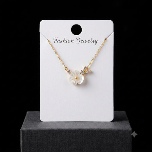 WHITE FLOWER NECKLACE