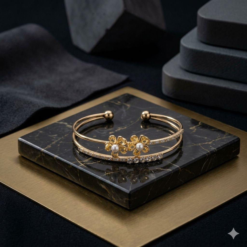 DAISY LOOP GOLD CUFF BRACELET