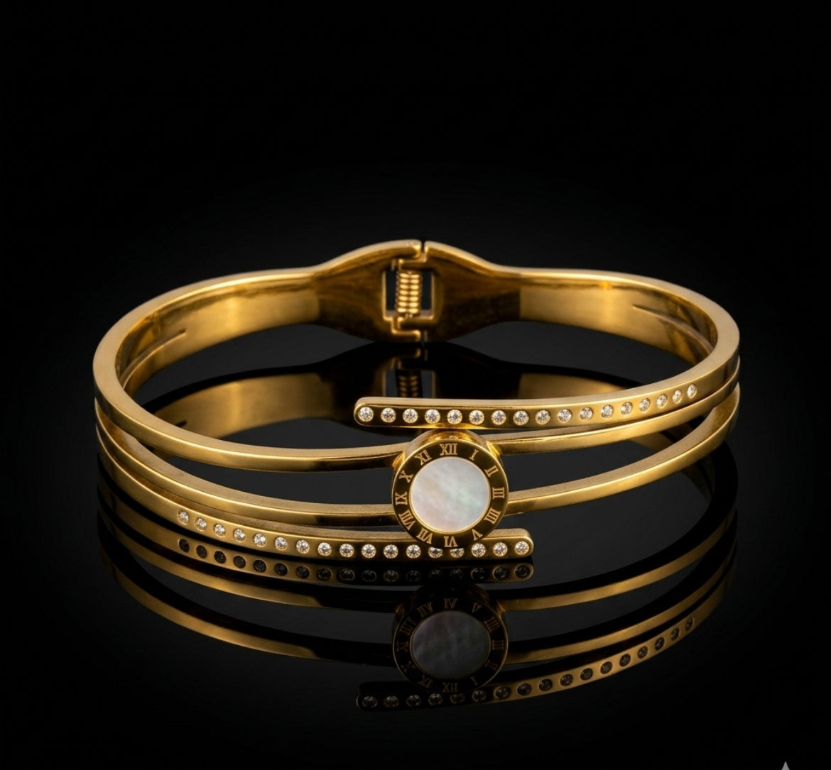 SPARKLING SHIELD BANGLE