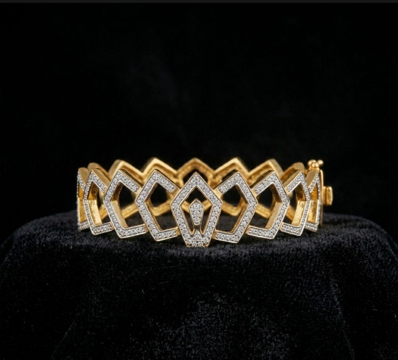 APEX CROWN BANGLE